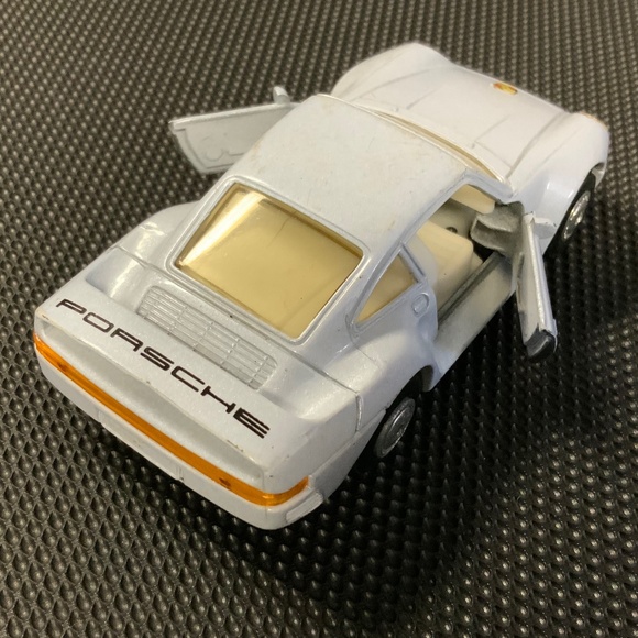 Porsche 959 1/36 Scale Toy Car - Picture 2 of 11